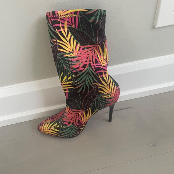 Floral boots - Picture 2 of 3